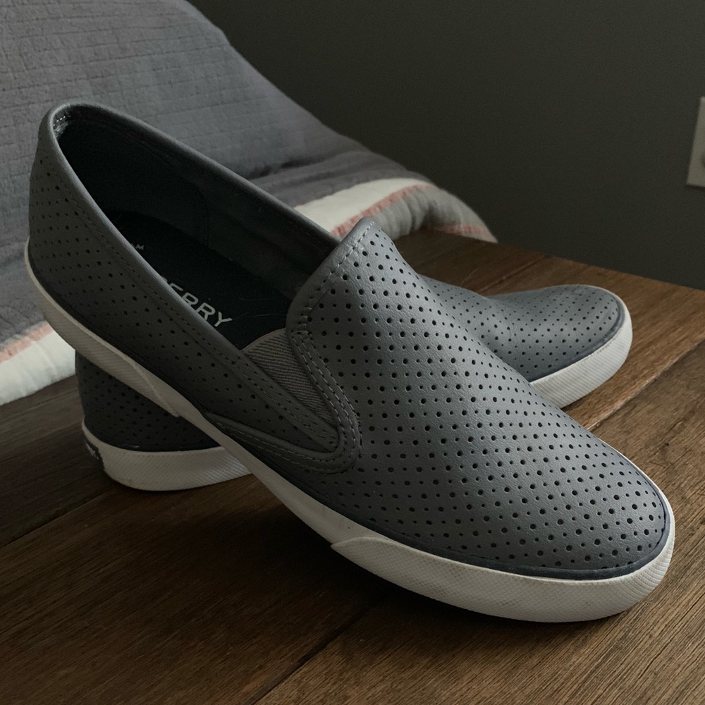 Women’s Seaside Perforated shoe